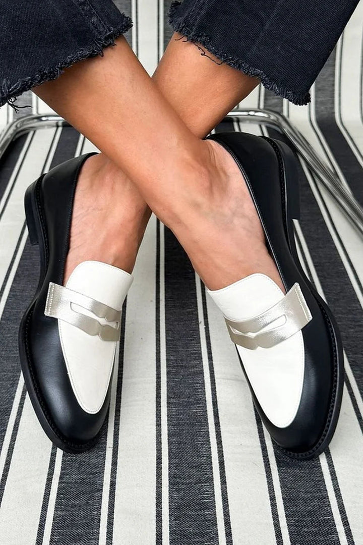 Abby | Classique Monochrome Moccasins