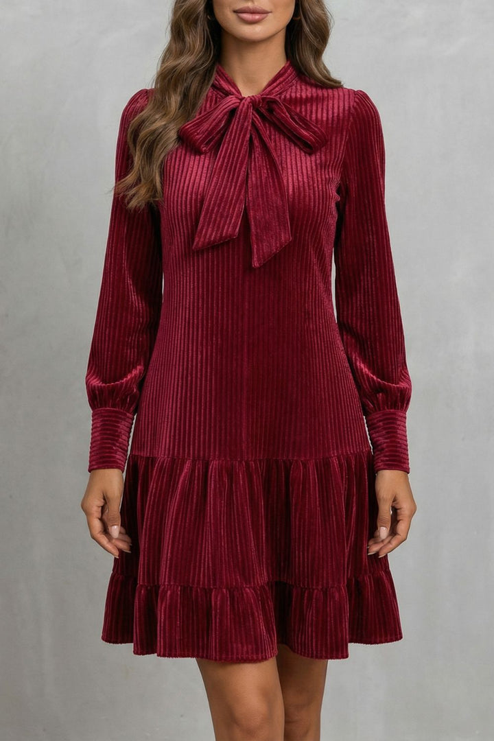 Valeriane – Robe courte en velours côtelé doux avec détail nœud