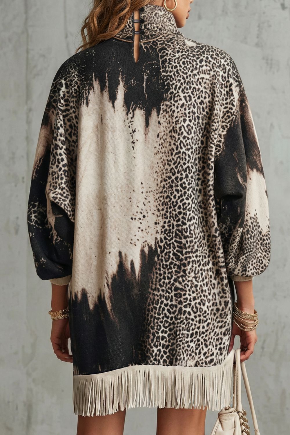 Solenne – Robe courte léopard à franges