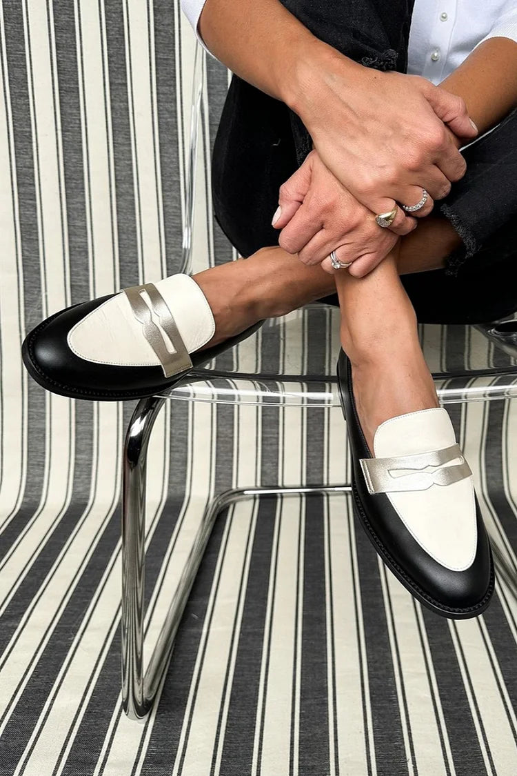 Abby | Classique Monochrome Moccasins
