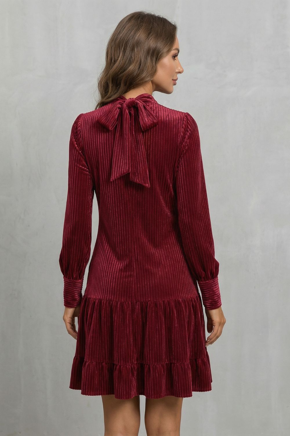 Valeriane – Robe courte en velours côtelé doux avec détail nœud