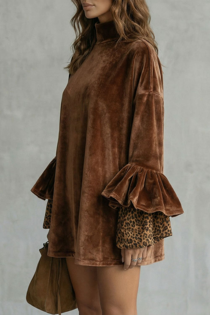 Velanique – Robe courte en velours avec détails de manches superposées