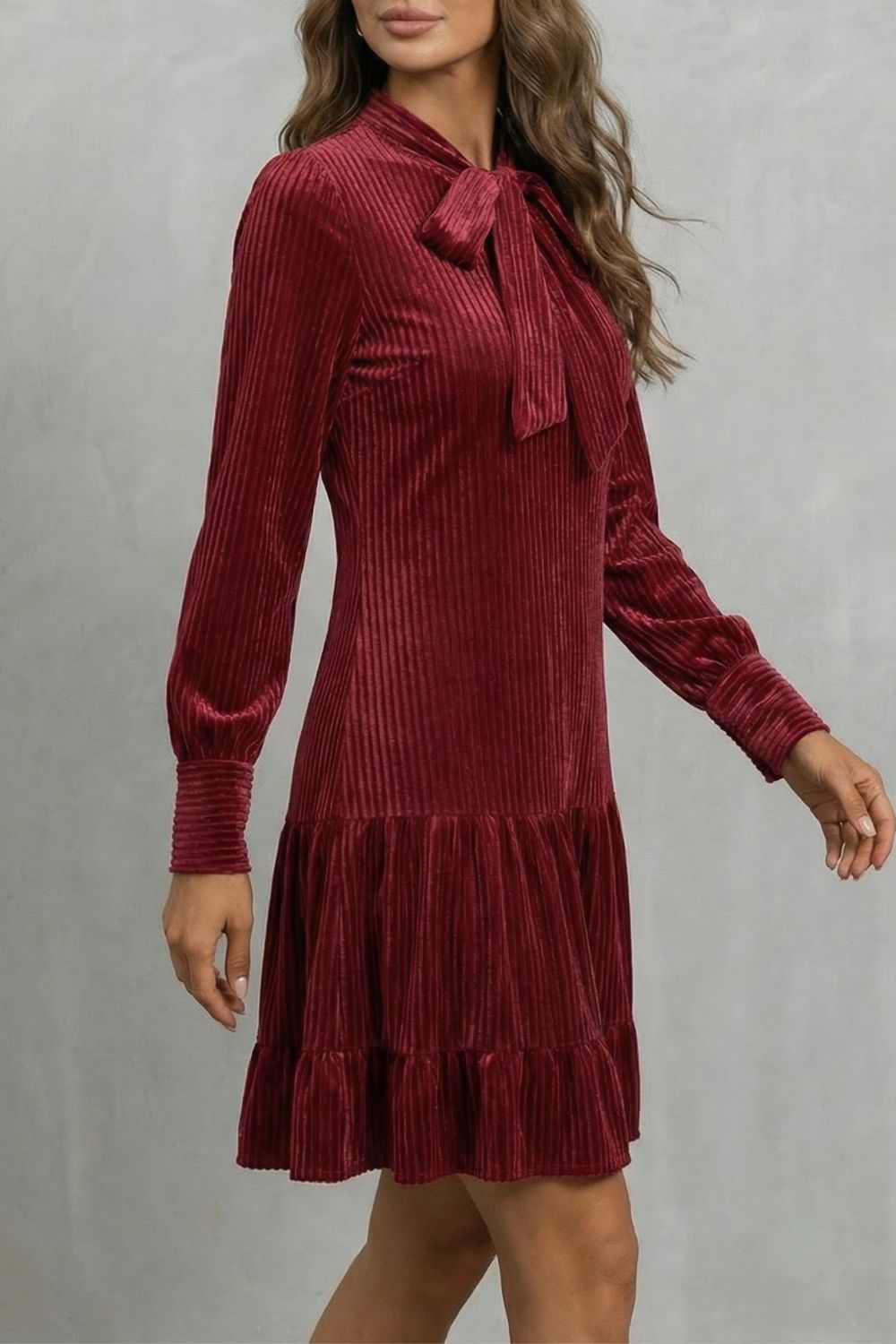 Valeriane – Robe courte en velours côtelé doux avec détail nœud