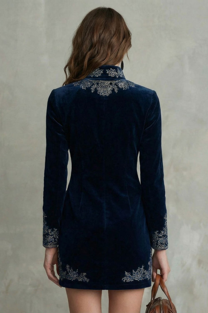 Élarine – Robe mini élégante en velours brodé