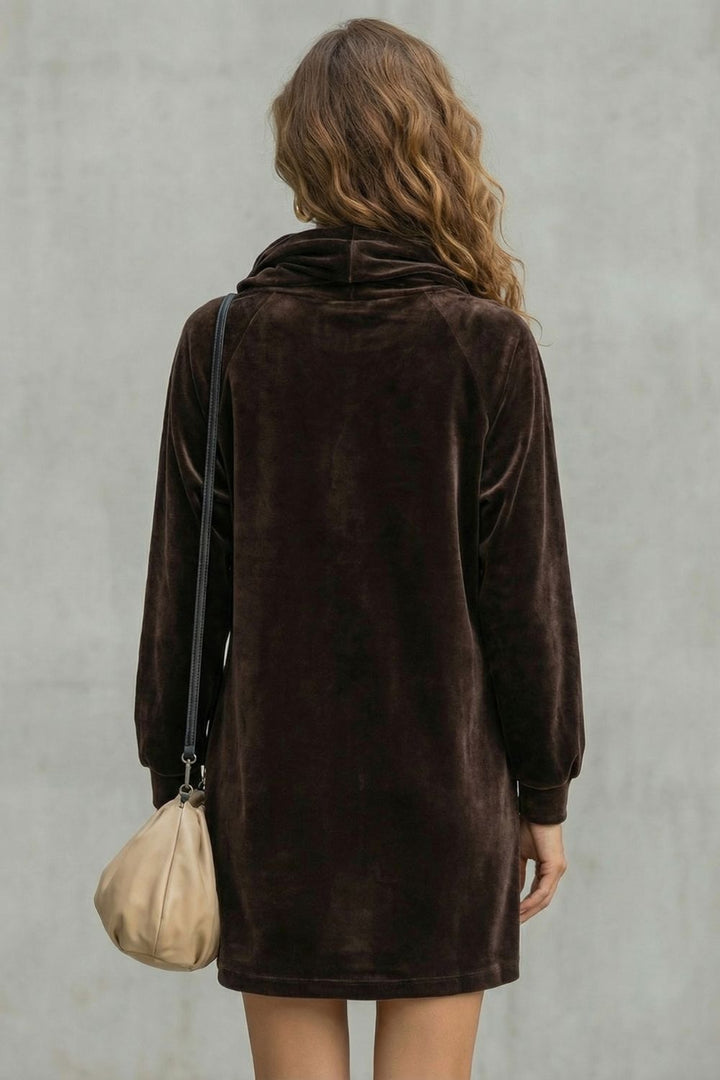 Moréna – Robe courte en velours drapé à col roulé