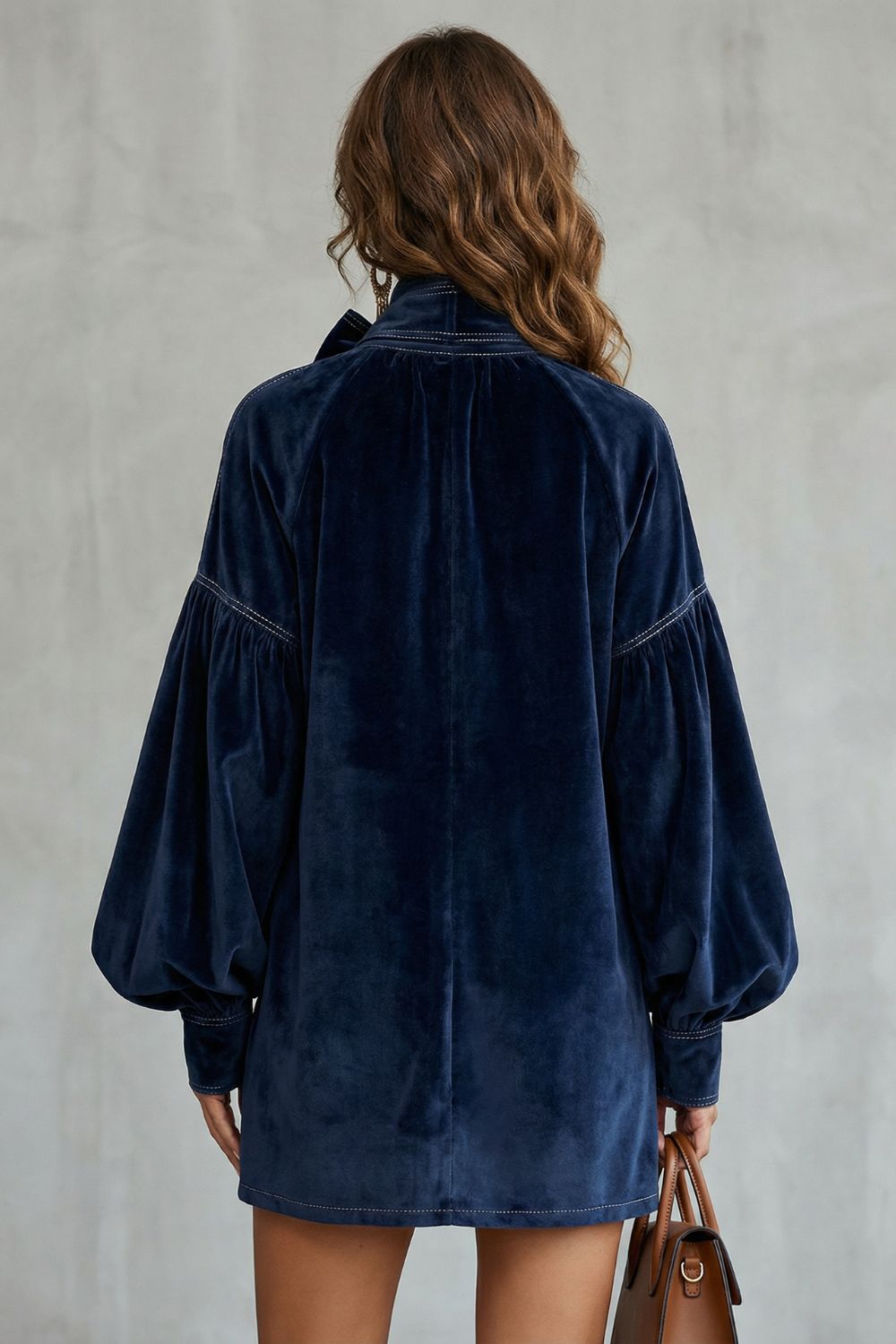 Velourine – Robe mini élégante à col nœud