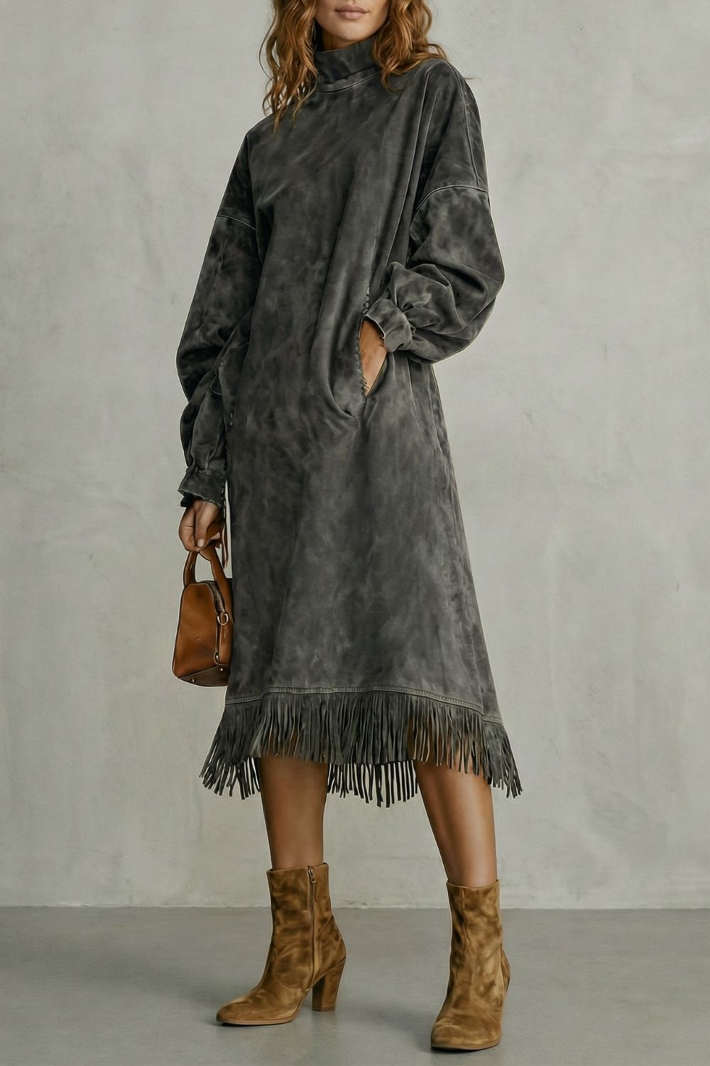 Valdrina – Robe midi à col roulé avec détails à franges en daim