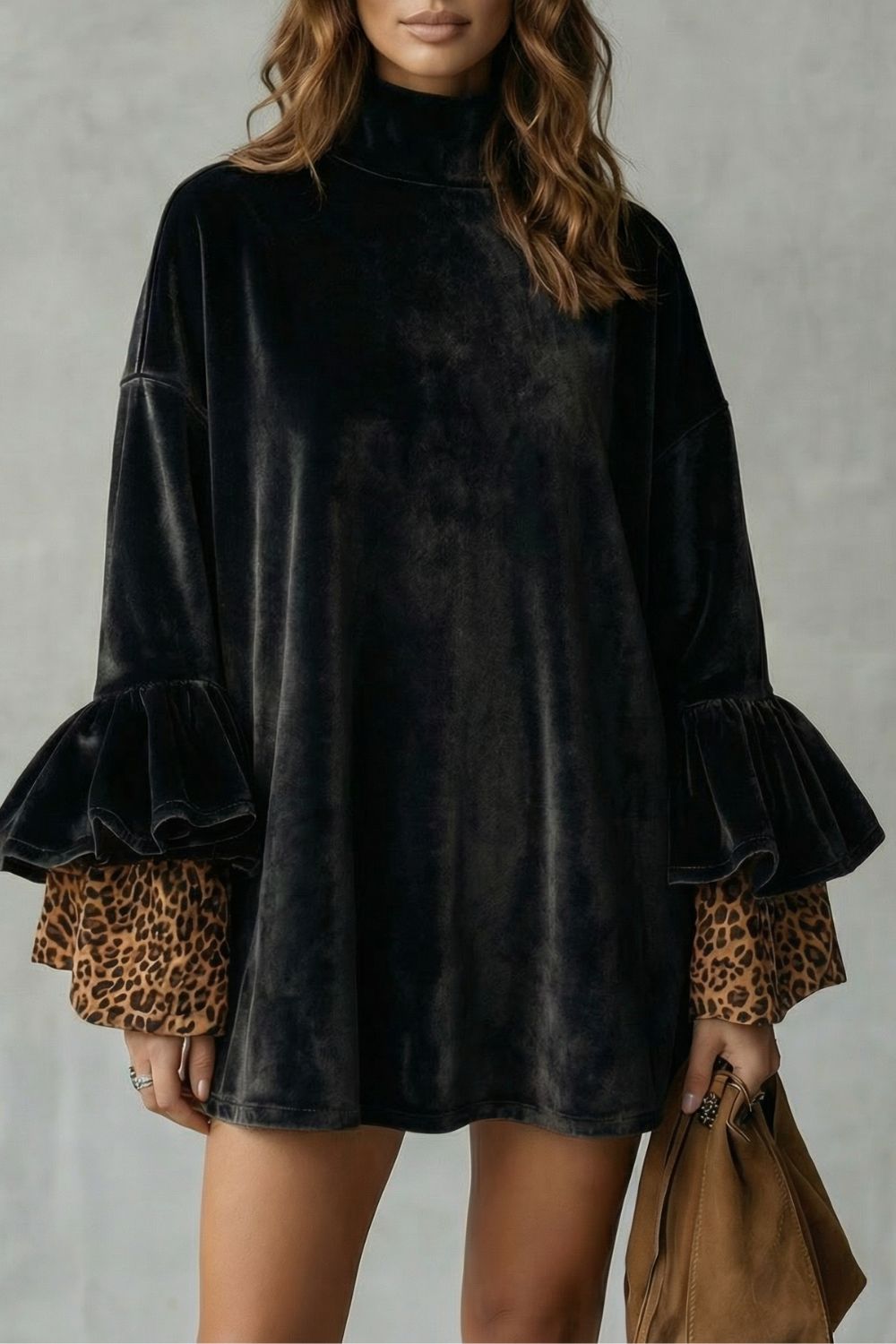 Velanique – Robe courte en velours avec détails de manches superposées